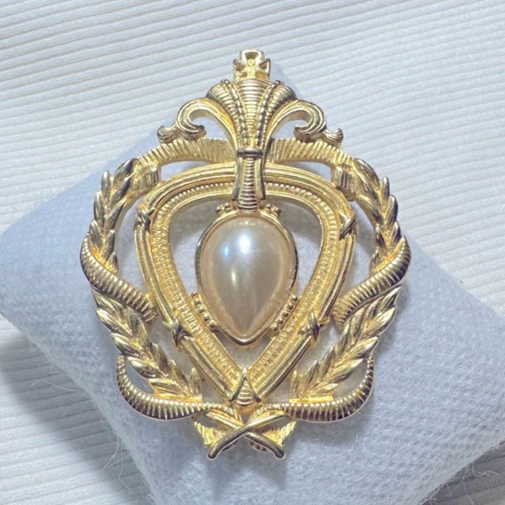 PAQUETTE  Vintage Brushed Gold Faux Pearl Crescent Shield Accent Brooch